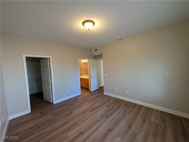 Building Photo - 1050 E Cactus Ave