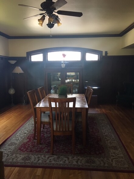 Dinning Room - 1245 W Adams Blvd