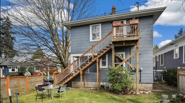 Building Photo - 4757 Thackeray Pl NE