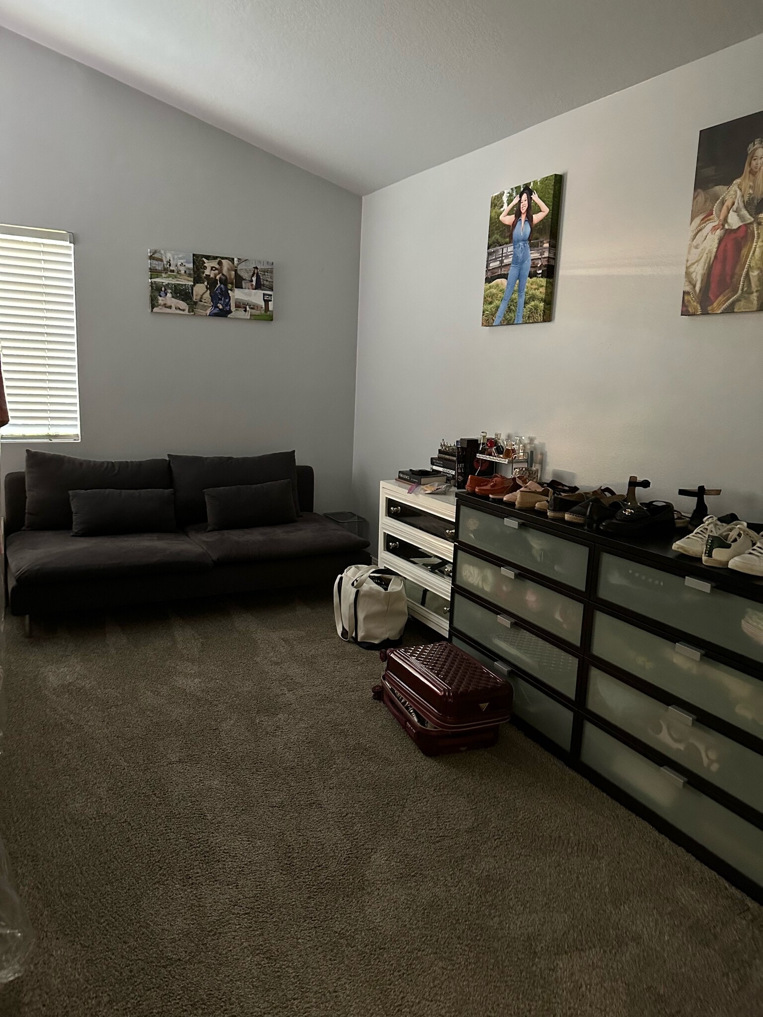 Den - 4371 Oak Glen St
