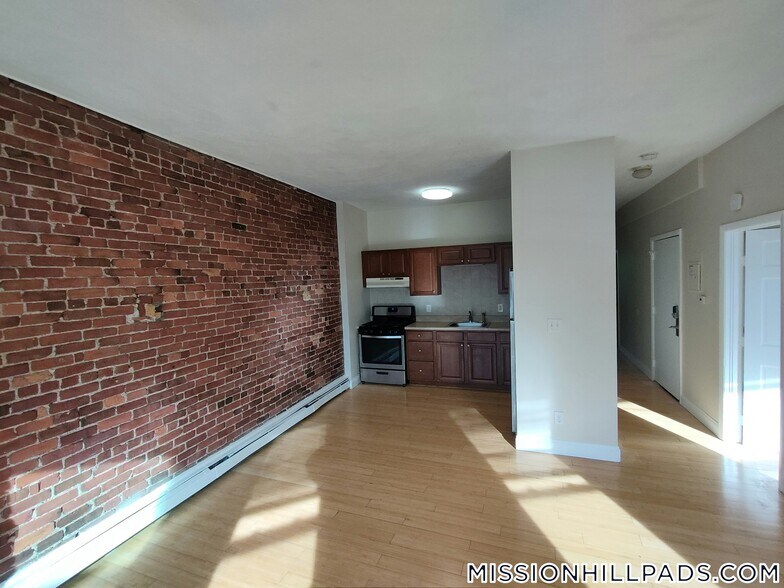 Primary Photo - 338 Warren St