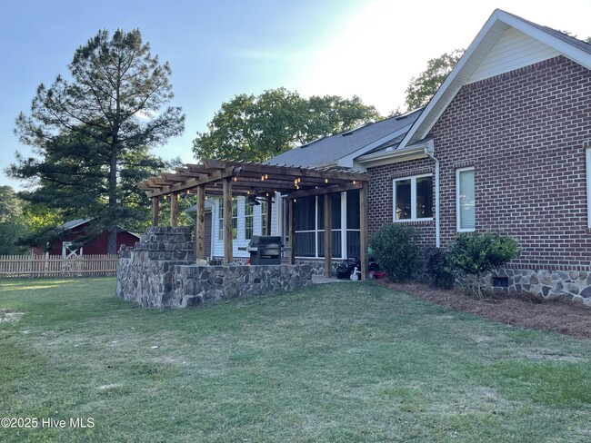 Building Photo - 358 Yadkin Run Ln