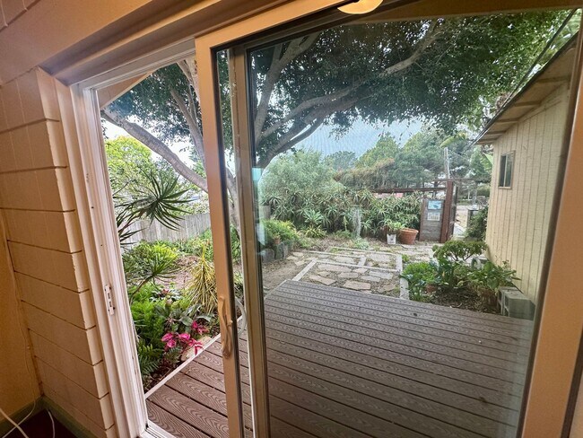 Building Photo - Stunning Encinitas Apartment with Panoramic Views