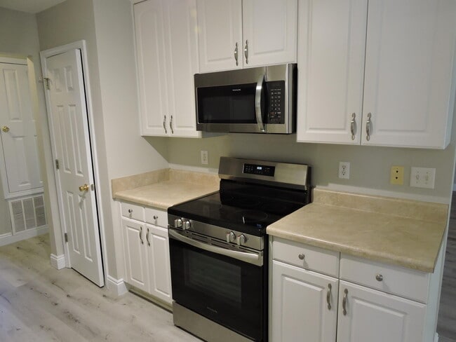 Building Photo - 125 Louise Dr