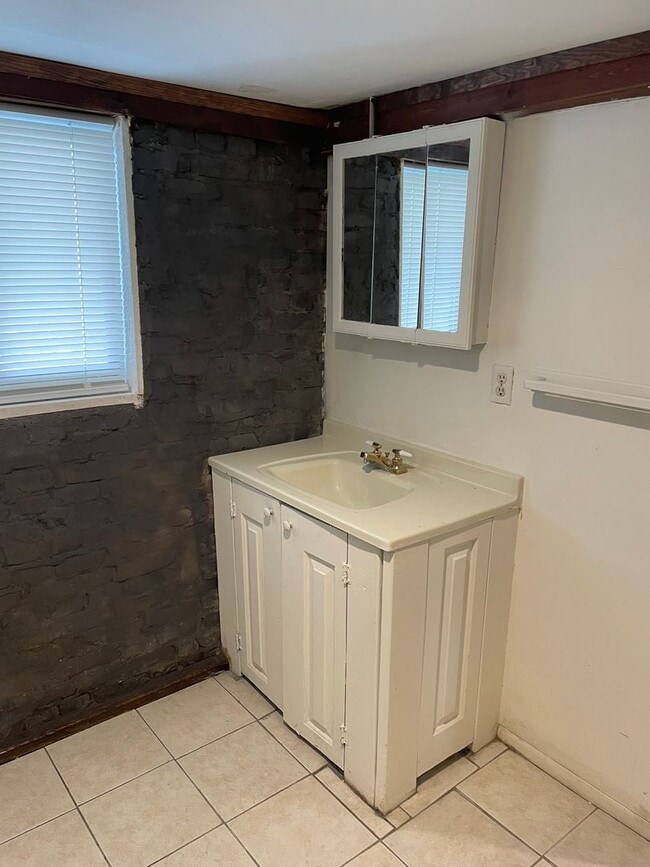 Building Photo - Cozy 1 Bedroom 1 Bathroom Basement Unit!