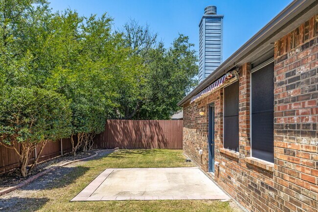 Building Photo - 3905 Hawkins Dr