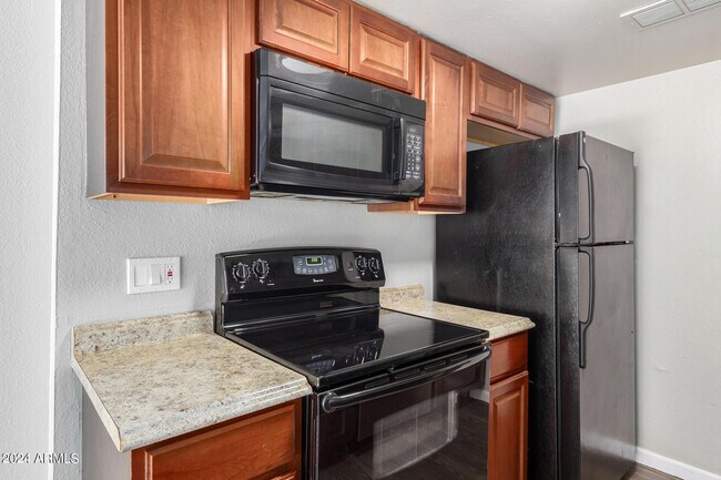 Building Photo - 17034 E Calle Del Oro