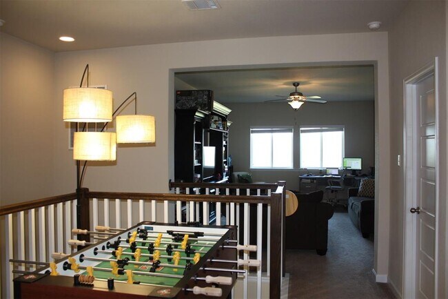 Building Photo - 393 Dayridge Dr