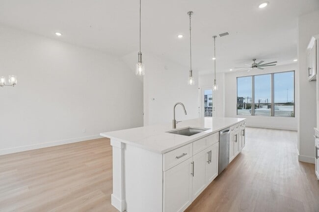 Building Photo - 13351 Goodland St