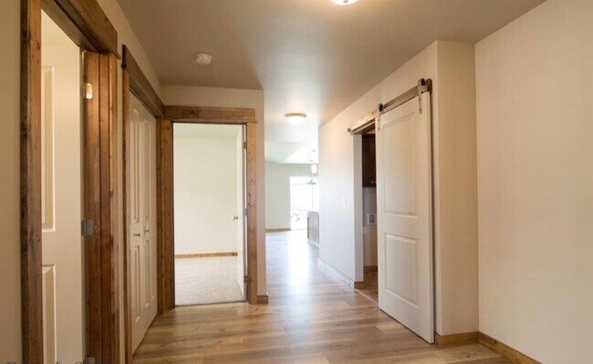 Building Photo - Spacious 3BR/2BA Home in Quiet Belgrade Neighborhood with Fenced Backyard & Garage