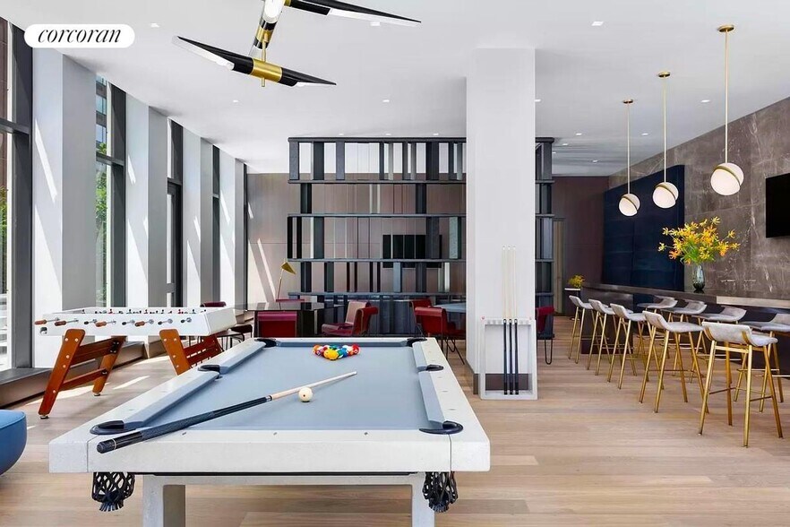 Building Photo - 15-1869 W 61st St