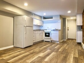 Building Photo - Unit for rent in Highlandtown