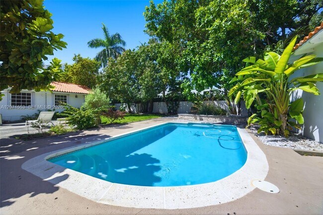 Building Photo - 2300 S Miami Ave