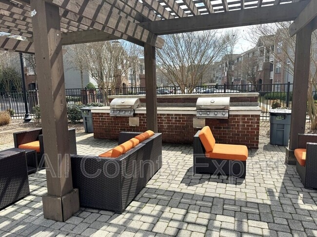 Building Photo - 4123 Howell Park Rd