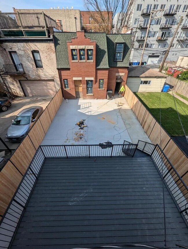 Building Photo - 2150 W Monroe St