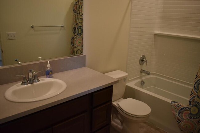 Building Photo - 4284 Lasalle Dr