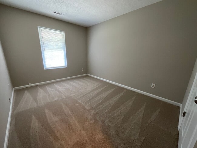 Building Photo - 2709 Ingleside Dr