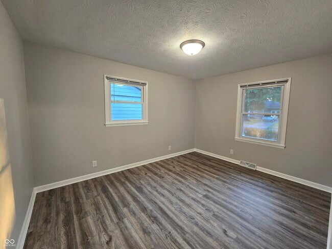 Building Photo - 2115 Dawnshire Dr