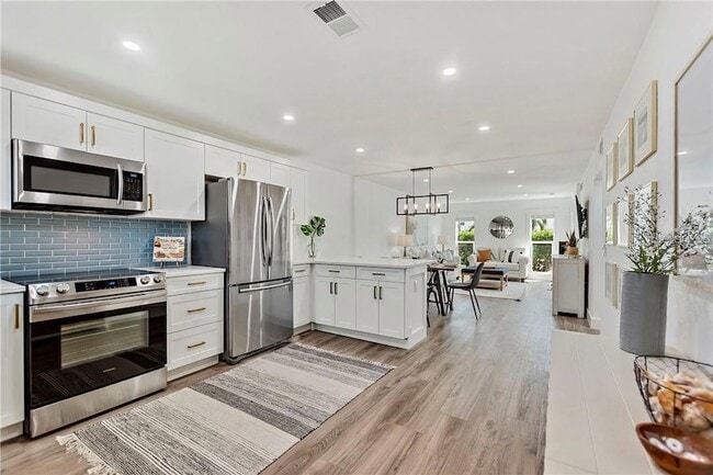 Building Photo - 7003 Sunset Way