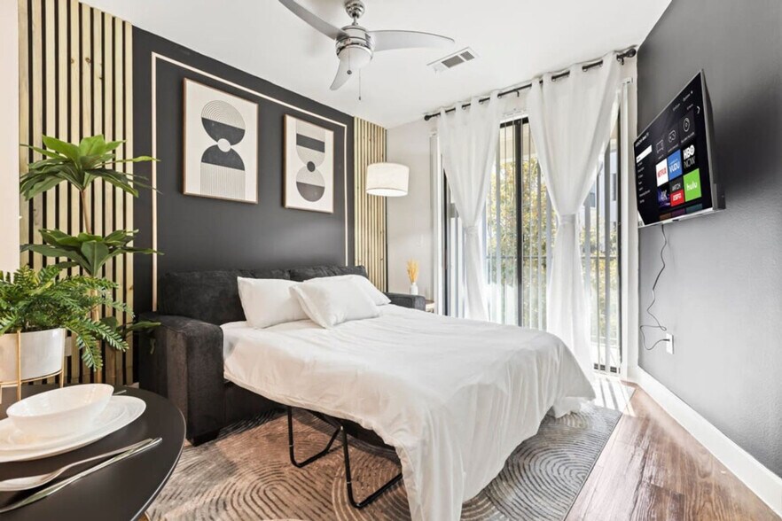 Building Photo - 5275 Town and Country Blvd