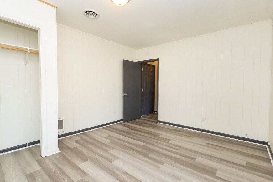 Building Photo - 1412 E 49th St