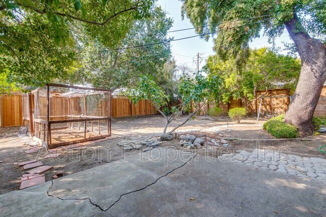 Building Photo - 18850 Newsom Ave