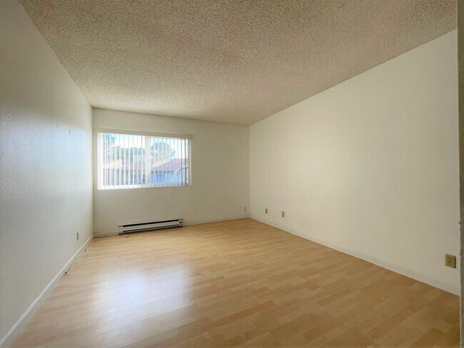 Building Photo - 373 Half Moon Ln
