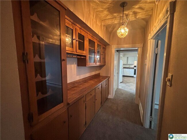 Building Photo - 332 Main St