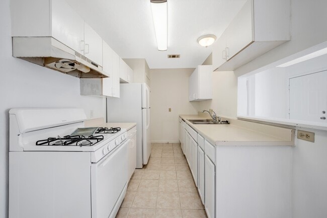 Building Photo - 308 Willowick St