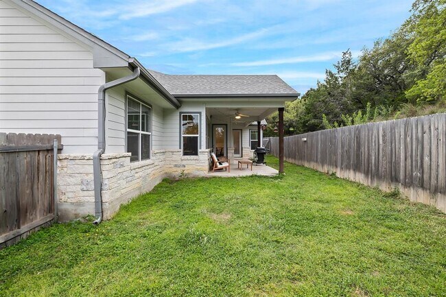 Building Photo - 706 Stow Dr