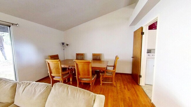 Building Photo - WALK TO SDSU! 5 bed 2 bath House w/ A/C
