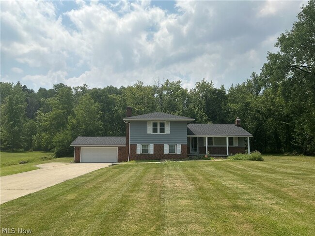 Building Photo - 3732 Maplecrest Rd