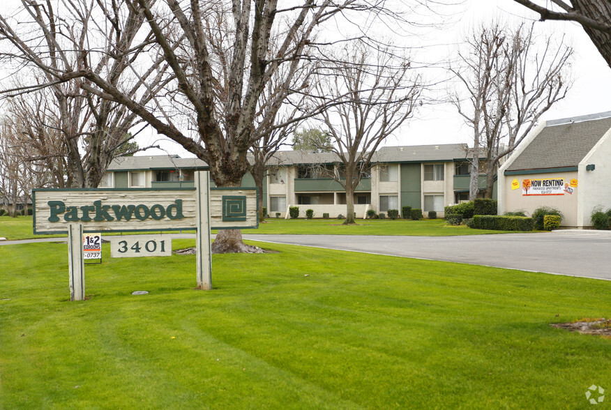 Primary Photo - Parkwood Apartments