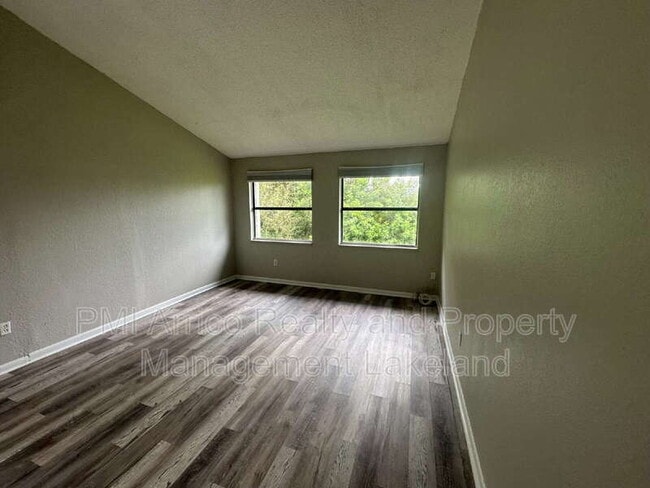 Building Photo - 1106 Country Club Ln