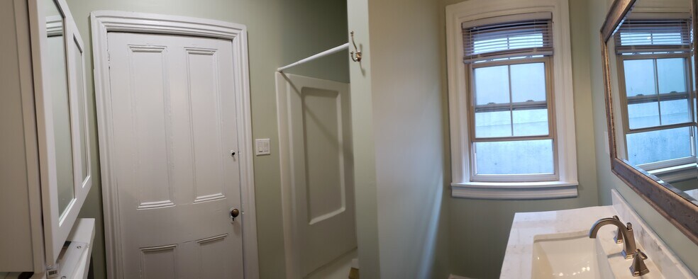 Building Photo - 245 E Church St