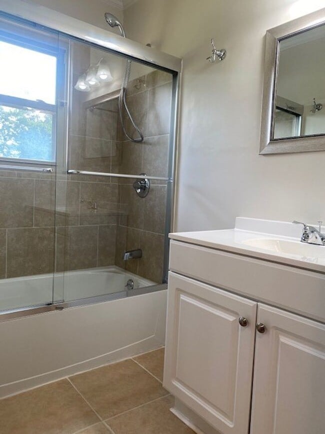 Building Photo - 819 Old Smith Chapel Rd