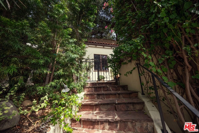 Building Photo - 8515 Ridpath Dr