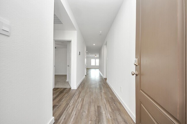 Building Photo - 8614 Shumard Oak Dr
