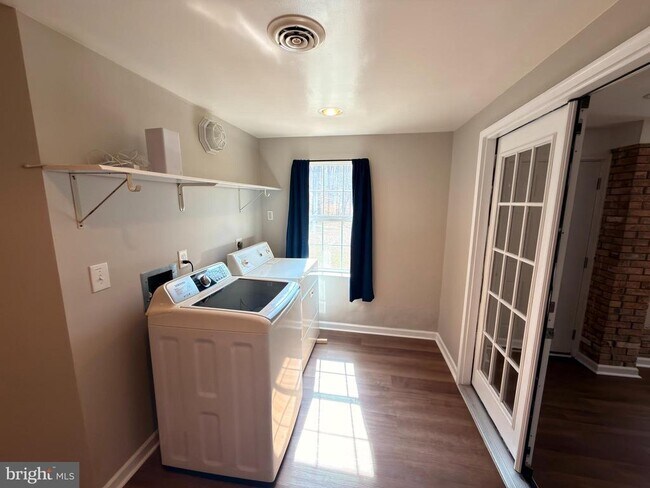 Building Photo - 10325 Gordon Rd