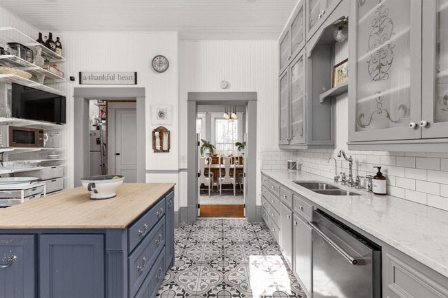 Building Photo - 201 Ramona St