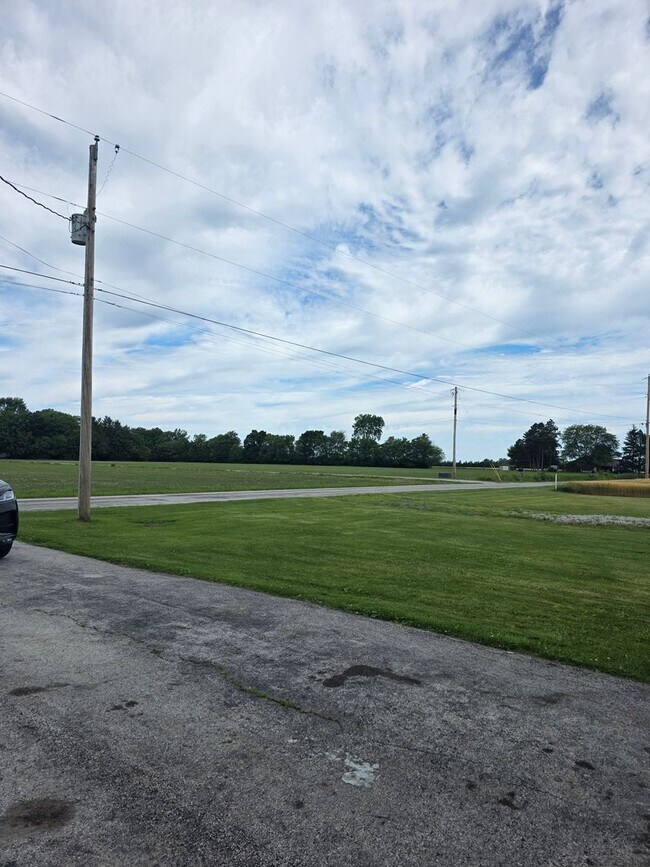Building Photo - Beautiful, Quiet Country Home