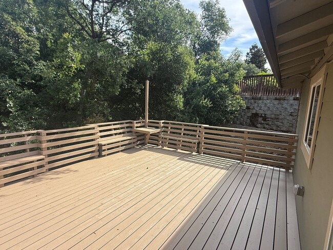 Building Photo - Fully Renovated 1-Bedroom Duplex with Large Outdoor Patio in Martinez