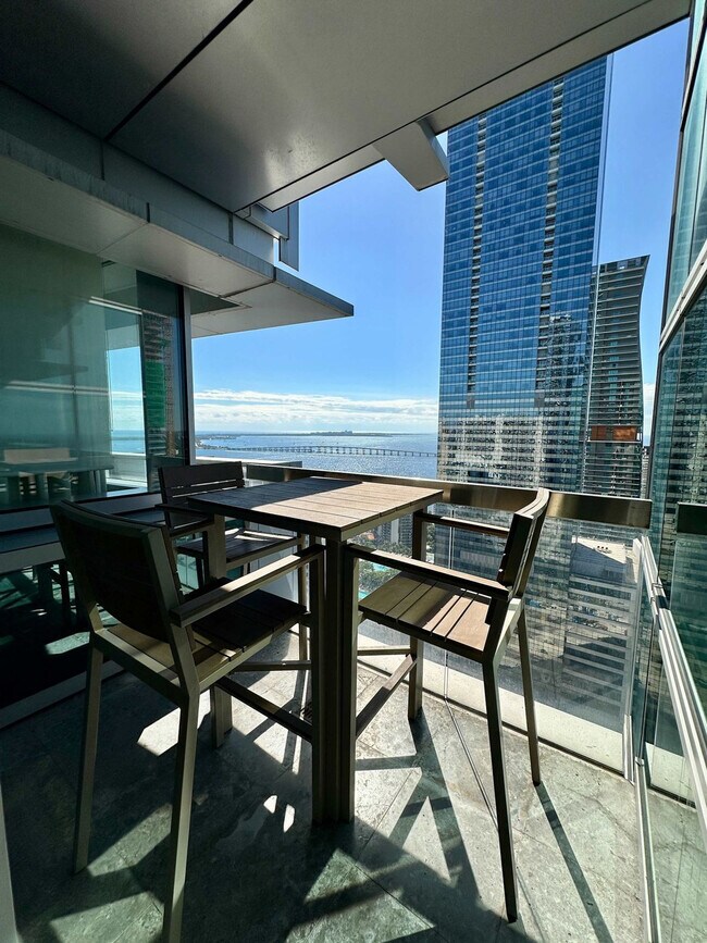 Building Photo - 1395 Brickell Ave