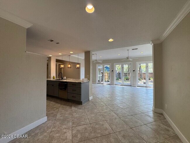 Building Photo - 190 Hidden Hills Dr