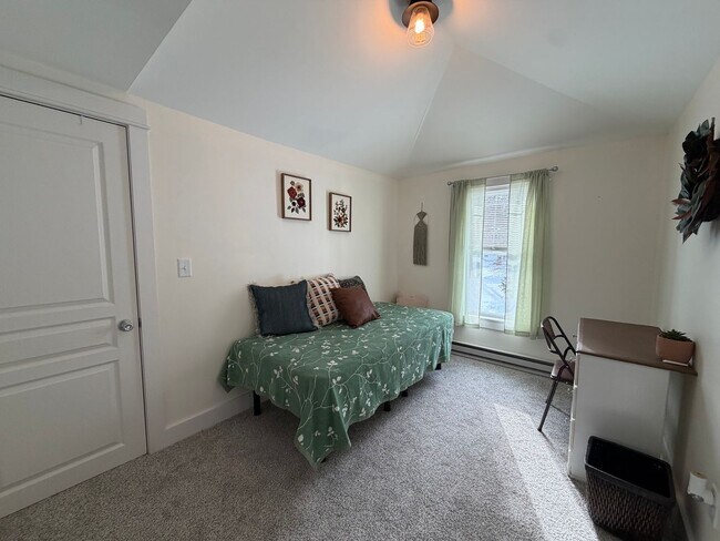 Building Photo - Custom-Updated 2BR Home Near Rail Trail with Mountain Views