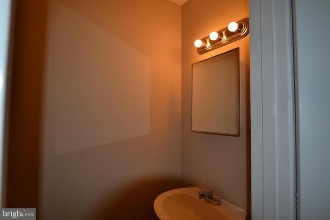 Building Photo - 619 4th St