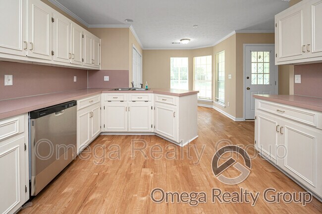 Building Photo - 536 Deer Path