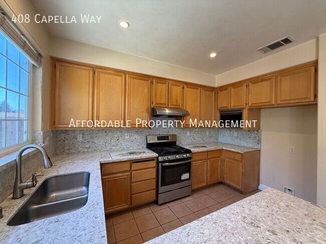 Building Photo - 408 Capella Way