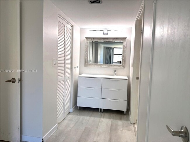 Building Photo - 290 174th St St