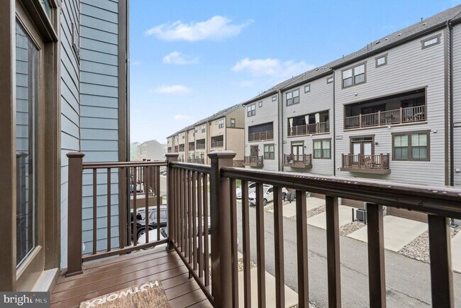 Building Photo - 17414 Southern Shrs Dr